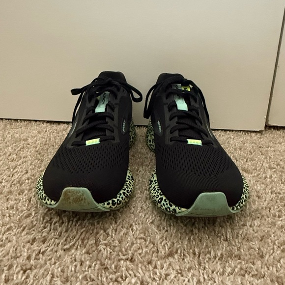 Brooks Running Shoes with Mint Leopard Midsole - Size 7 - Picture 4 of 5